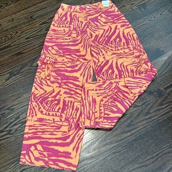 **NWT** Forever 21 Cargo Wide Leg Pant - Picture 2 of 8